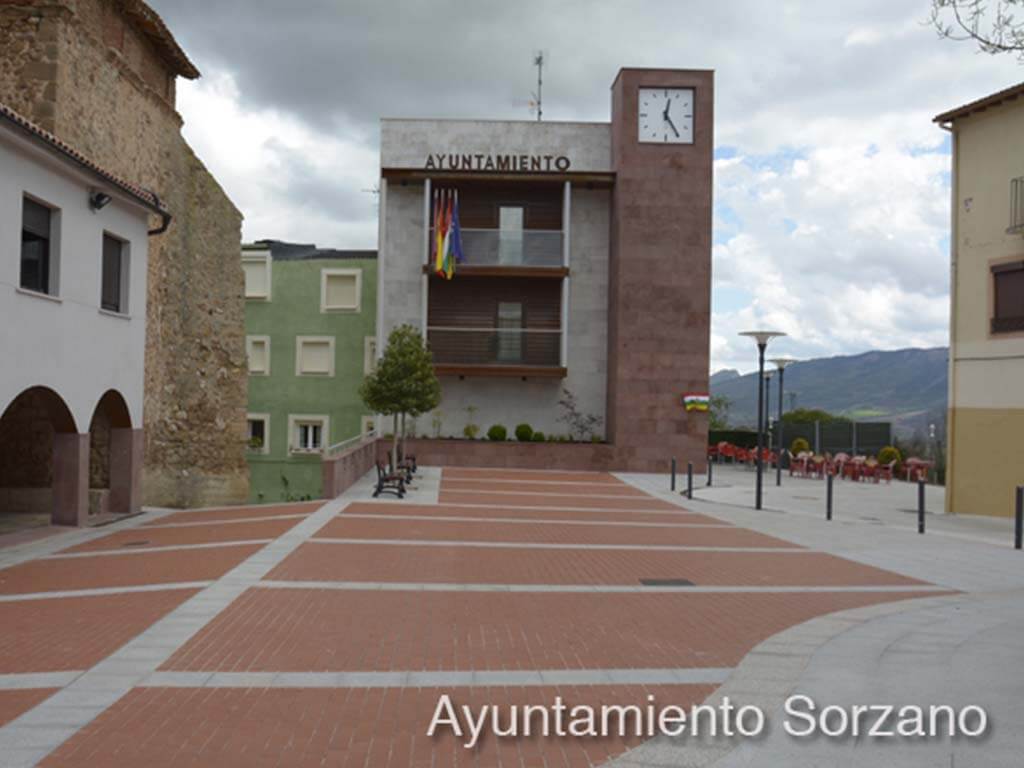 Entrada al Ayuntamiento de Sorzano